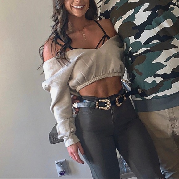 PrettyLittleThing Sweaters - Cropped off the shoulder sweater